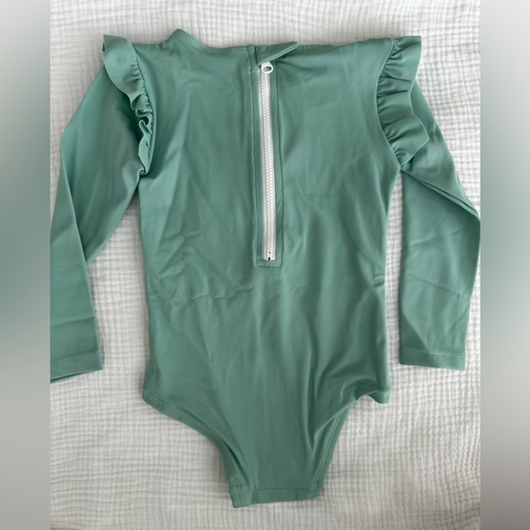 MIA SHOULDER RUFFLE RASHGUARD 2T - Picture 3 of 3